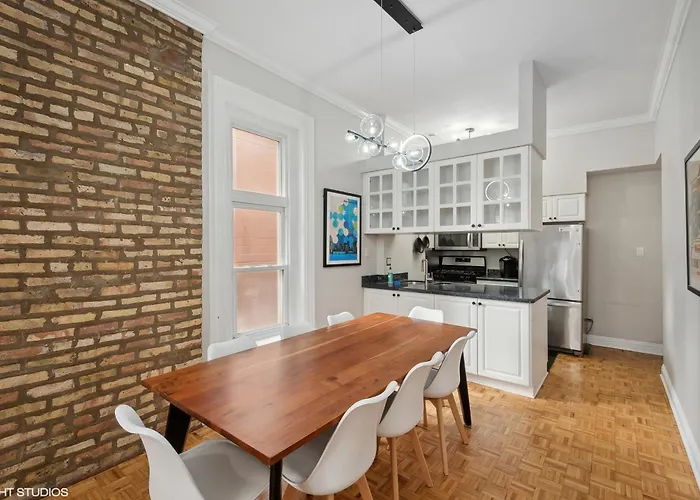 Brilliant Downtown 3-bedroom *
