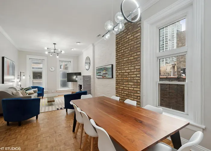 Brilliant Downtown 3-bedroom Apartment
