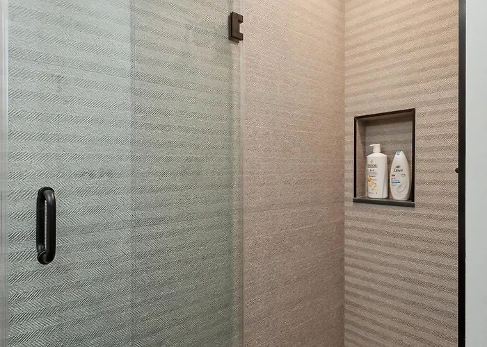 Brilliant Downtown 3-bedroom Apartment
